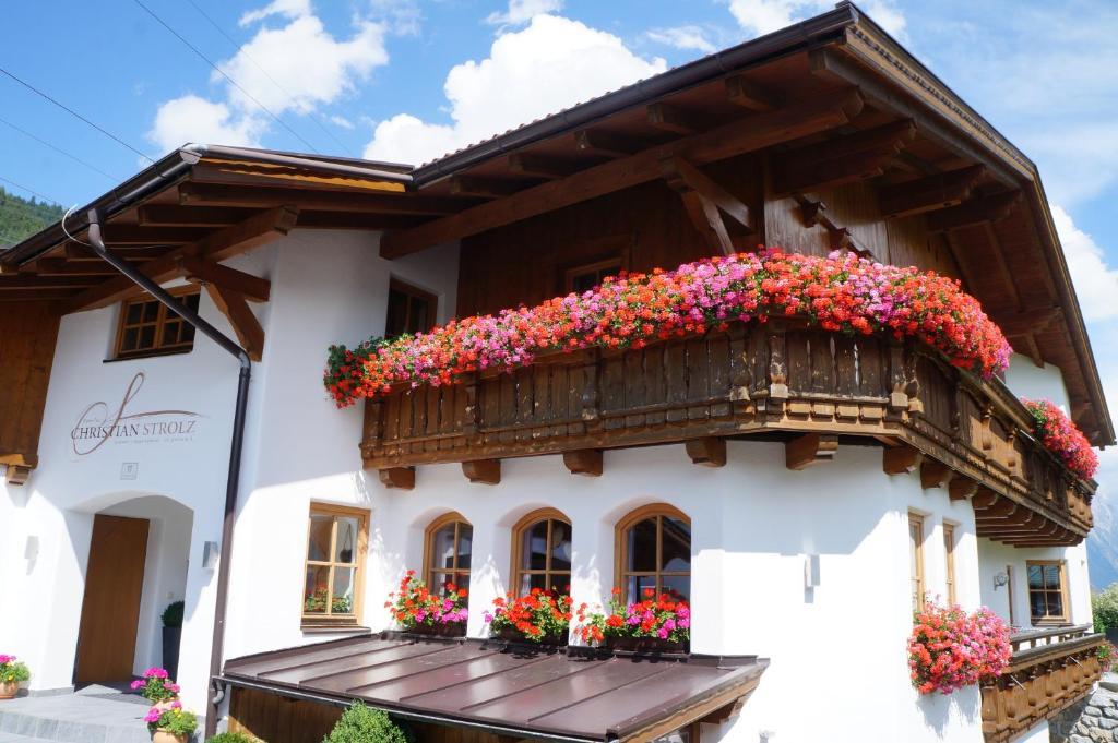 Pension Strolz Sankt Anton am Arlberg Bagian luar foto