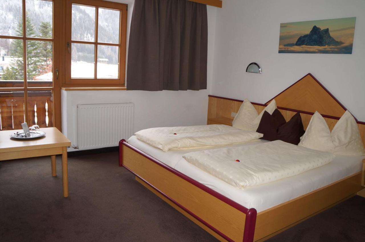 Pension Strolz Sankt Anton am Arlberg Bagian luar foto